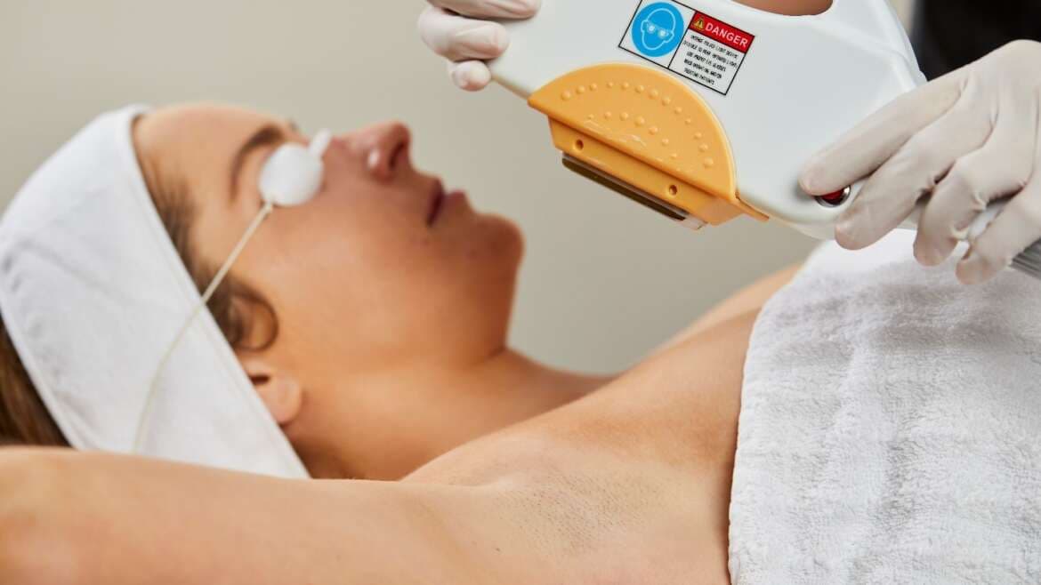 إزالة الشعر بالليزر الصدر مع رتوش